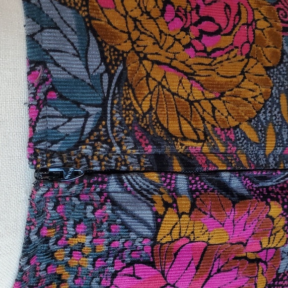 Vintage Karen Kane lightweight corduroy pencil skirt - Picture 6 of 12